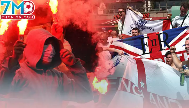 Hooligan trong bóng đá có những hành vi như thế nào?